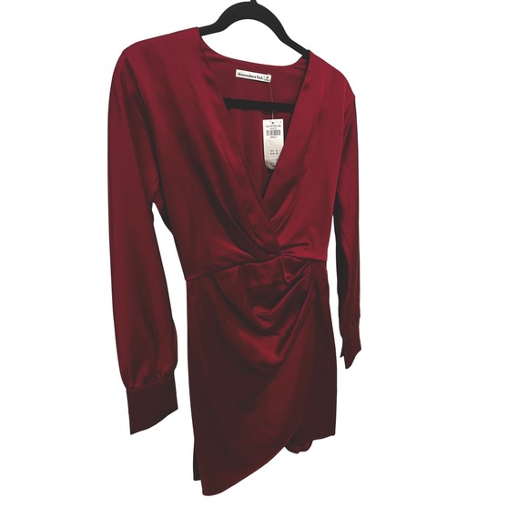 NWT Abercrombie Fitch Long Sleeve Deep V Neck Ruched Satin Mini Dress Red SP - Picture 3 of 5
